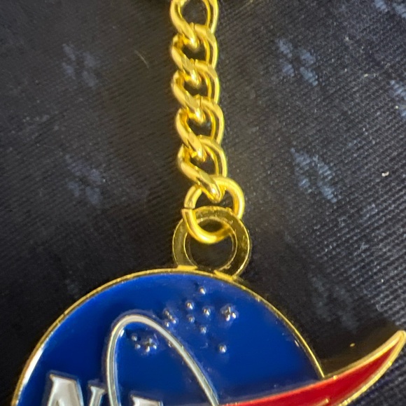 Golden NASA Vector Keychain Space Gift Moon - Picture 7 of 11